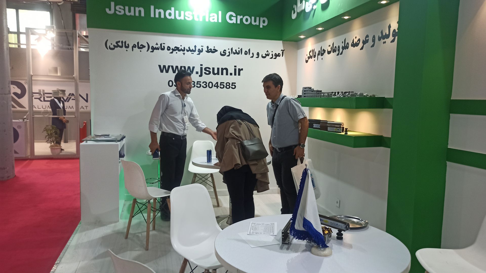 جی سان، تولید کننده ریل و یراق شیشه بالکن در نمایشگاه تهران حضور یافت