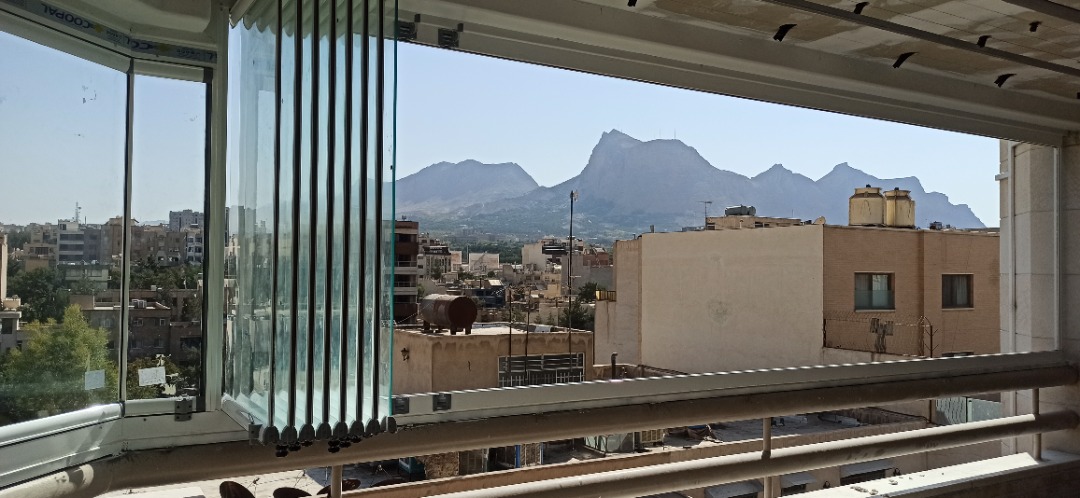 پنجره ریلی تاشو