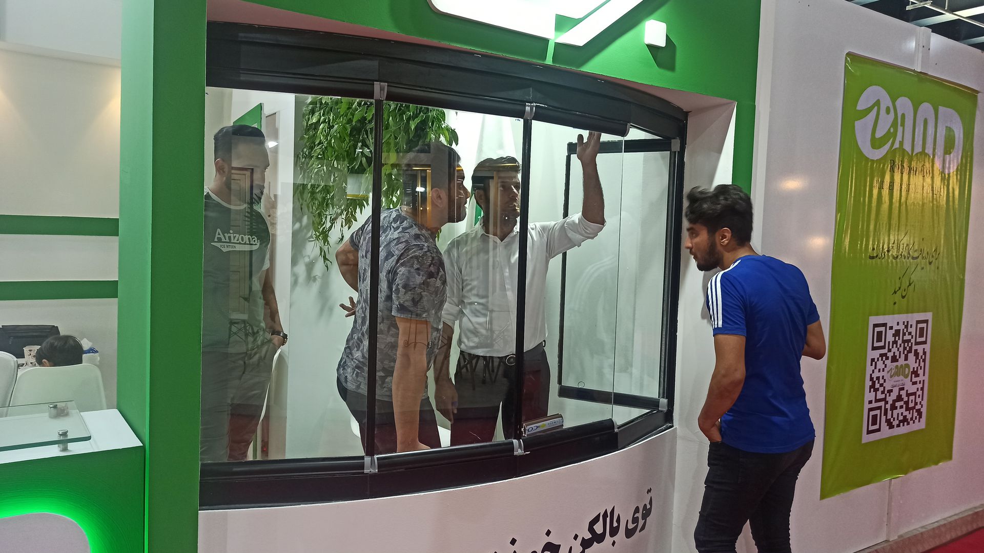 شیشه تاشو در نمایشگاه تهران