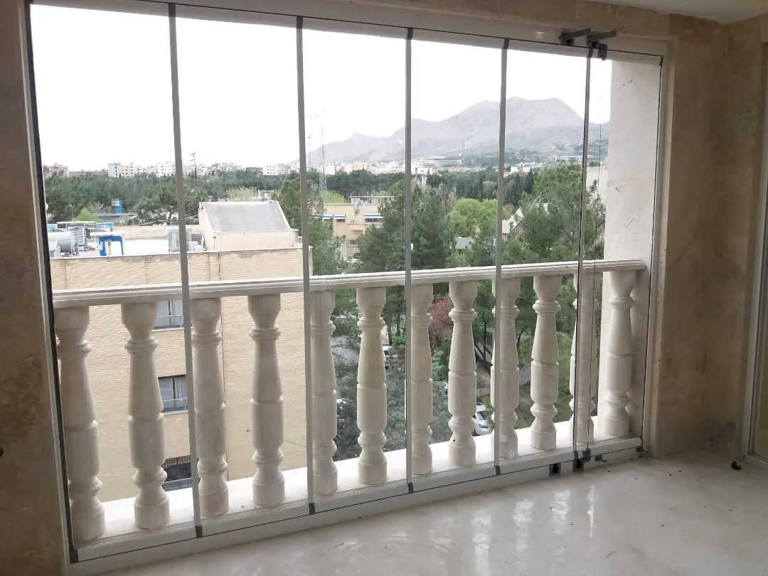 بالکن شیشه ای ریلی