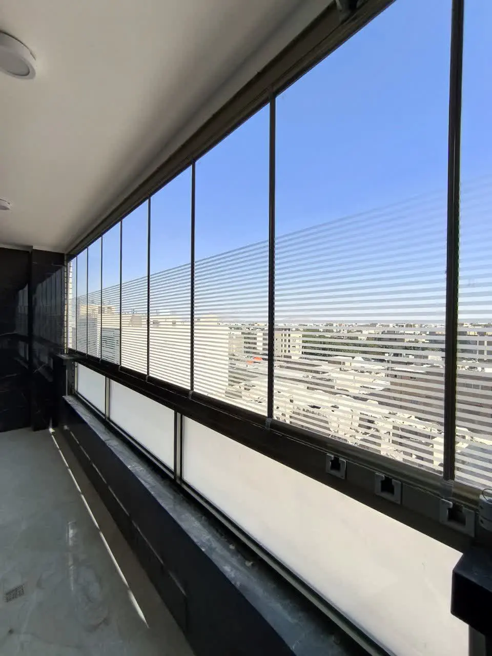 قیمت شیشه بالکن ریلی تاشو