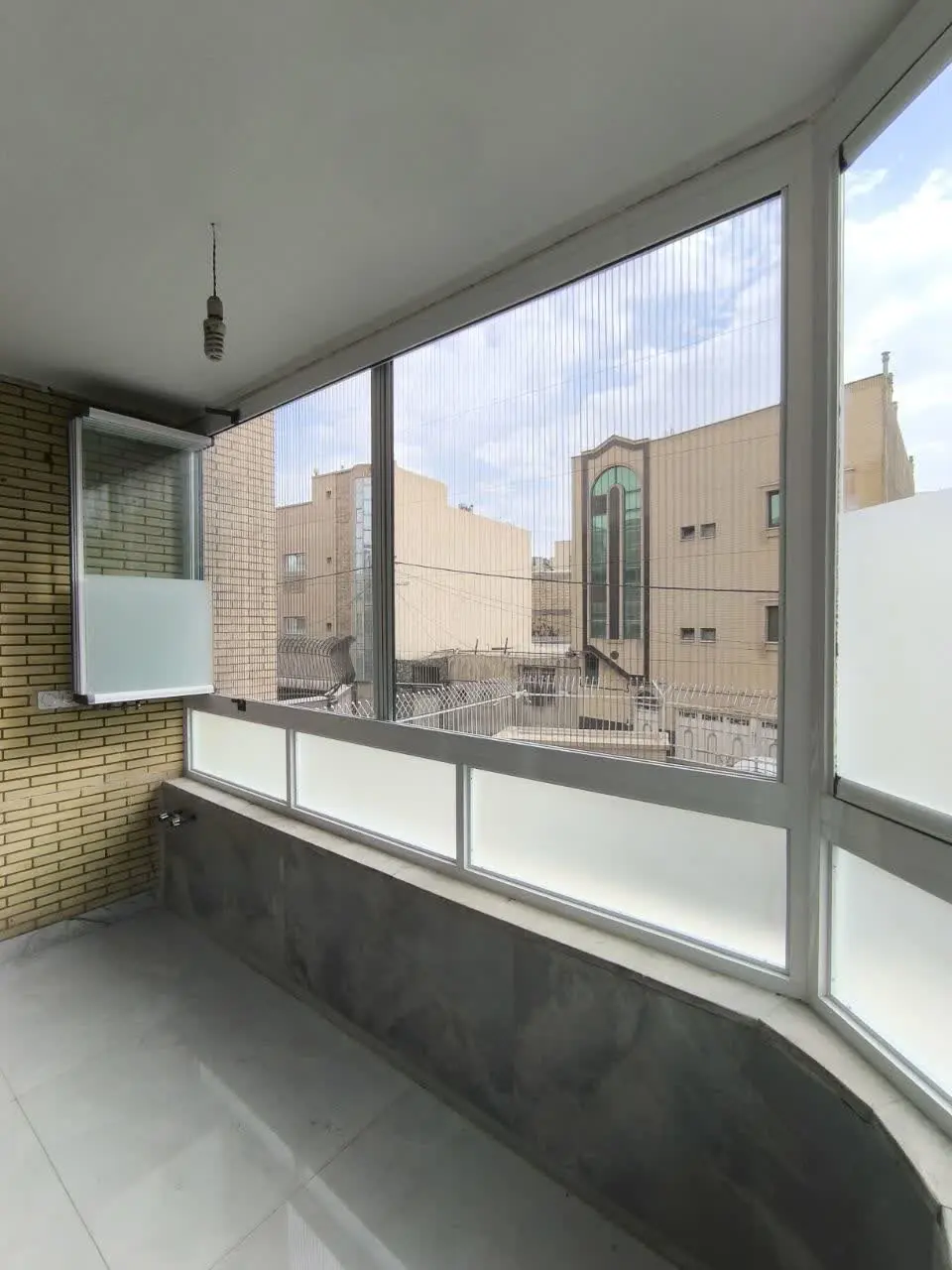 بالکن شیشه ای