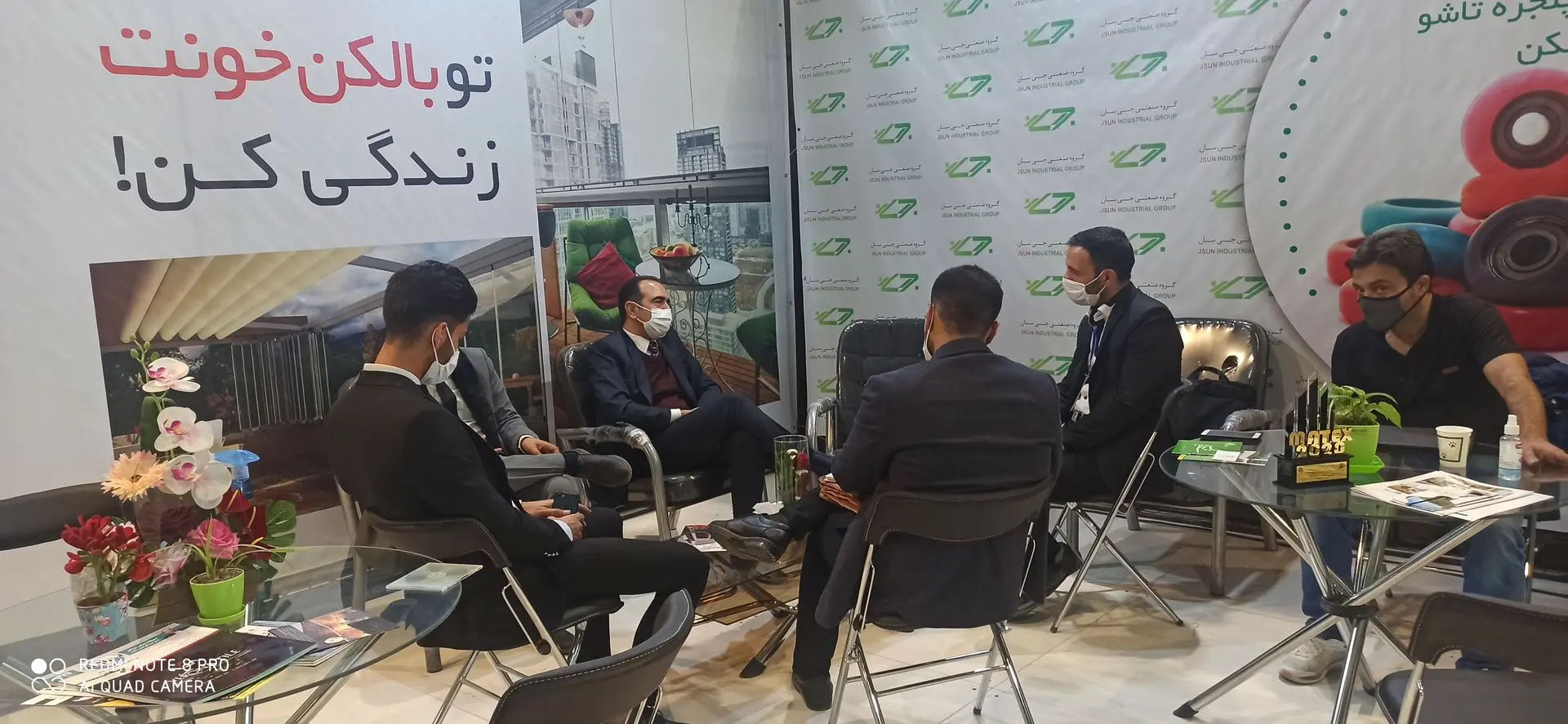 توی بالکن خونت زندگی کن